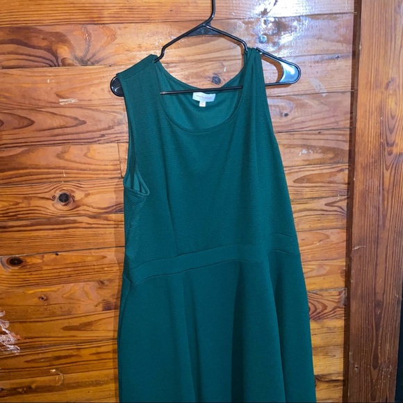 Cute lil cocktail dress. Worn once to a wedding. - Picture 2 of 3